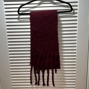 Banana Republic maroon scarf